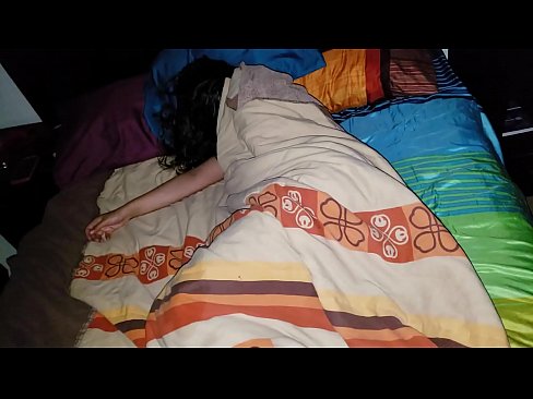 ❤️ Stepson mắng mẹ kế trẻ của mình trong khi bà ngủ. ❤❌ Khiêu dâm Nga ở% vi.flvporn.ru%